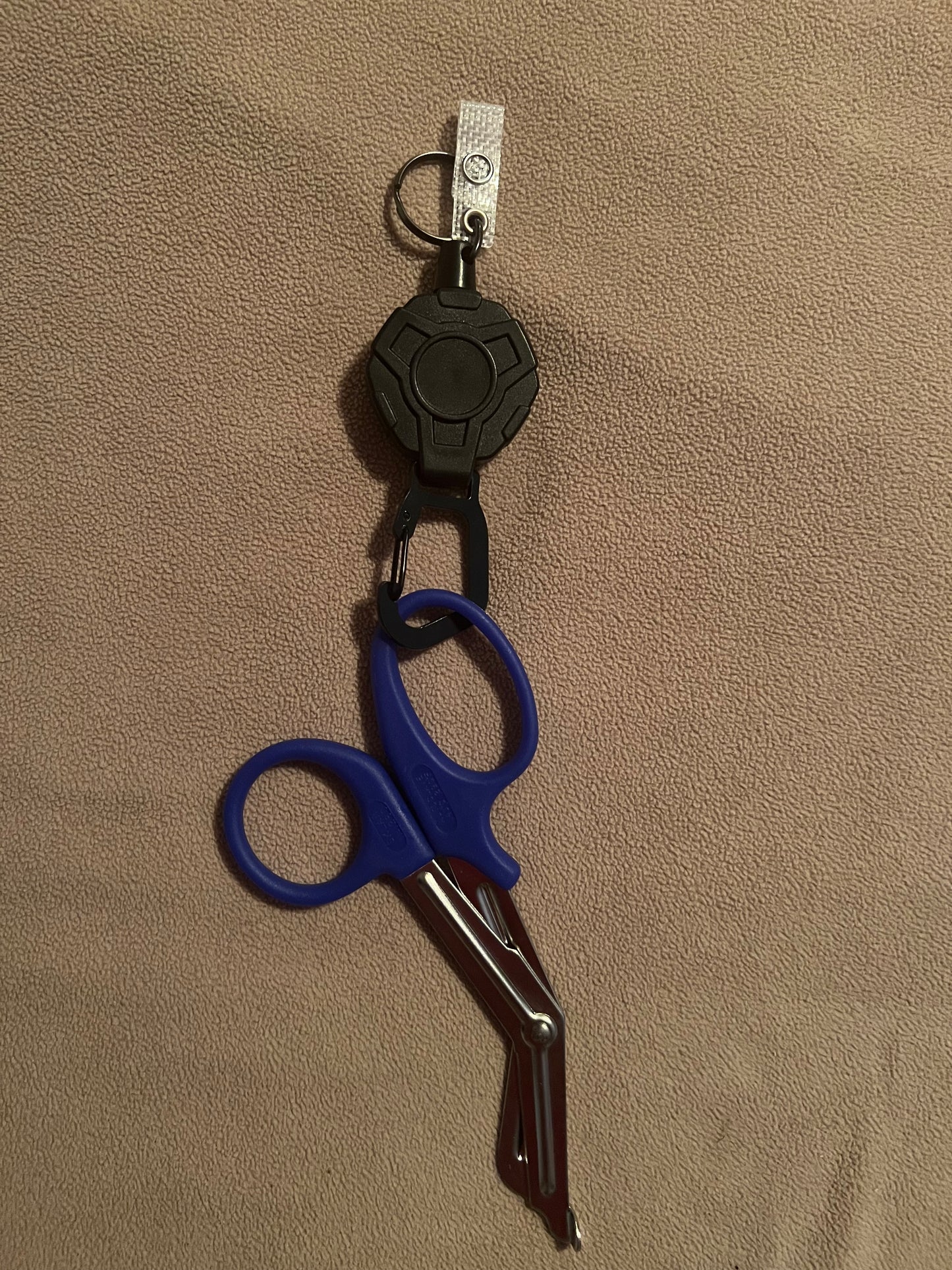 Scissor leash
